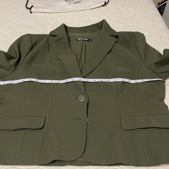 New York and Company olive green jacket. Size 20 good condition. - Picture 1 of 6